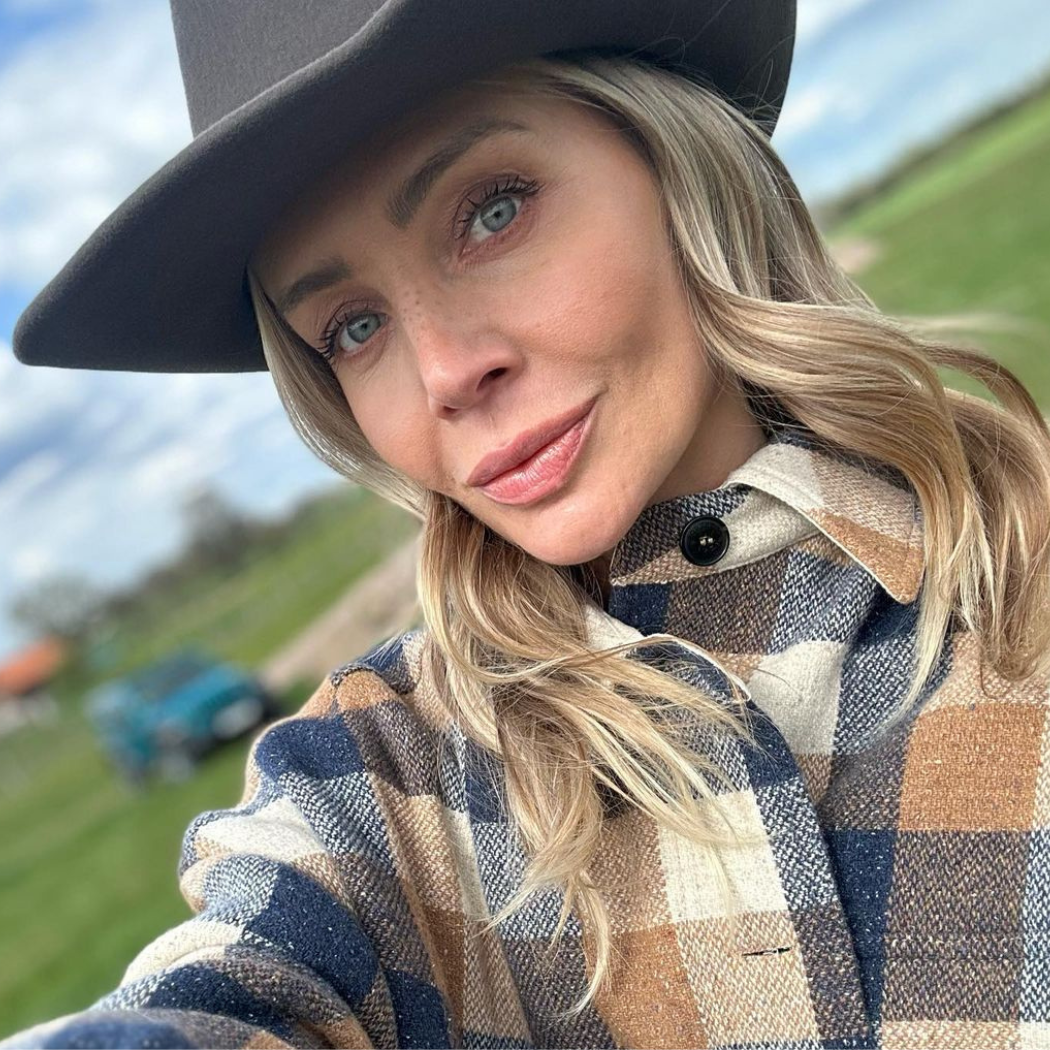 Zapomnij o ramonesce. Znalazłyśmy kurtkę idealną na wiosnę w stylu lat 80. Pokochała ją nawet Woźniak-Starak